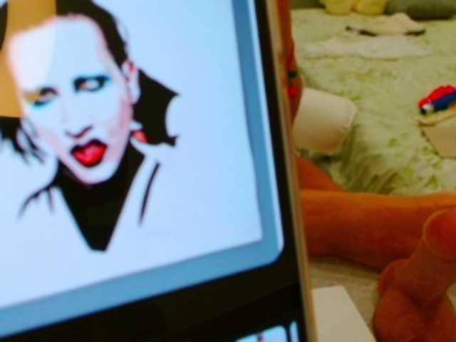 JuicyGloss live cam on BongaCams