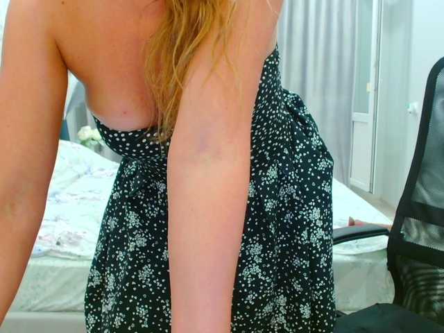 JuicyGloss live webcam show