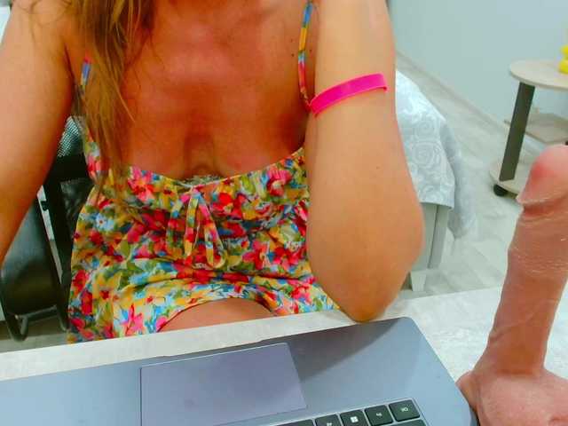 JuicyGloss webcam