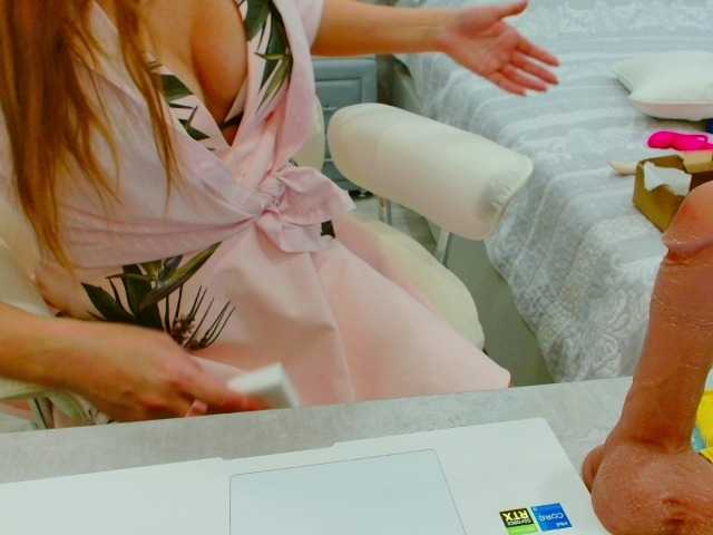 JuicyGloss live cam preview