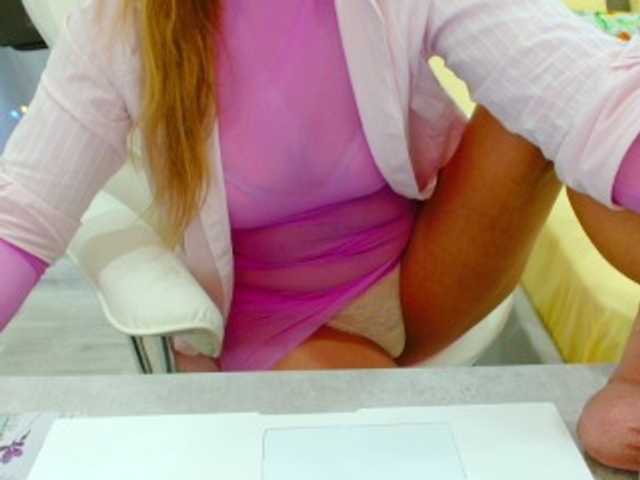 JuicyGloss live cam on BongaCams