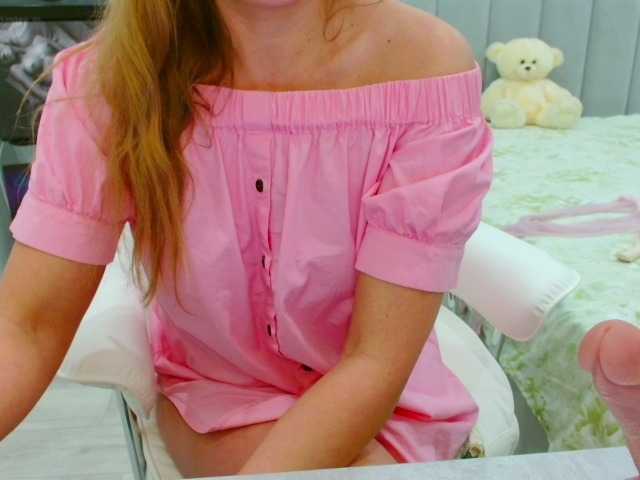 JuicyGloss live cam on BongaCams