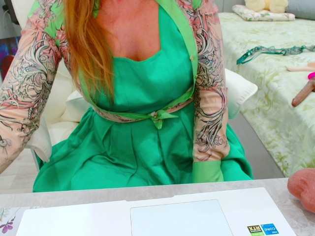 JuicyGloss live cam preview