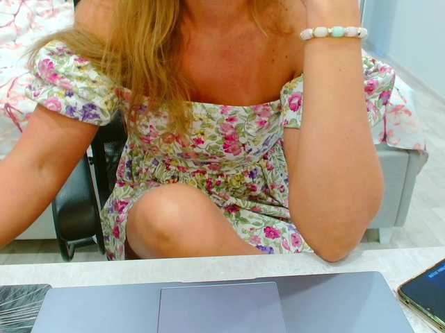 JuicyGloss live webcam show