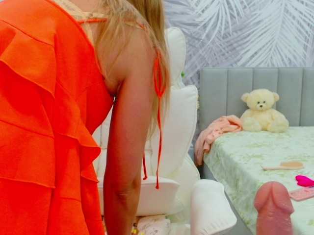 JuicyGloss live cam on BongaCams