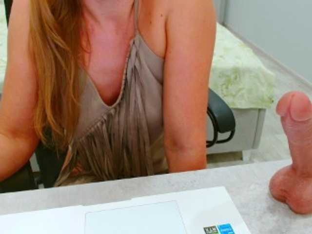 JuicyGloss live cam on BongaCams