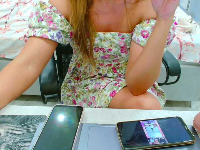 JuicyGloss live webcam show