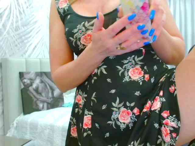 JuicyGloss webcam