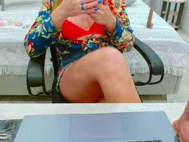 JuicyGloss webcam