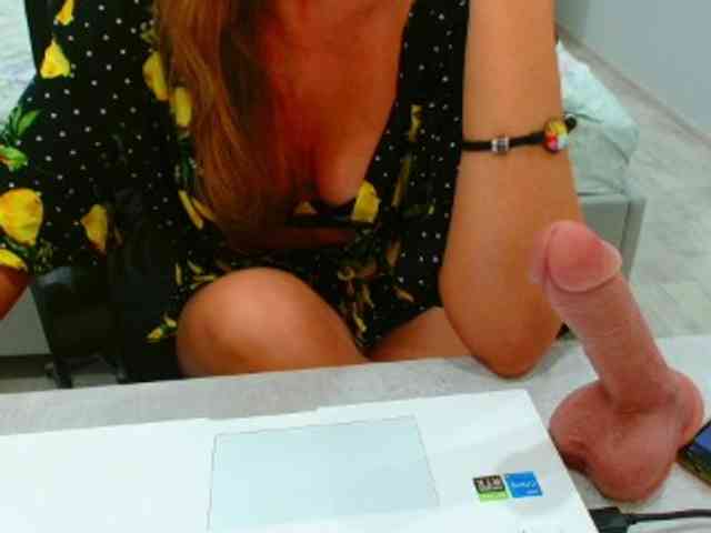 JuicyGloss webcam