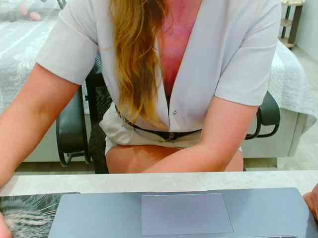 JuicyGloss webcam