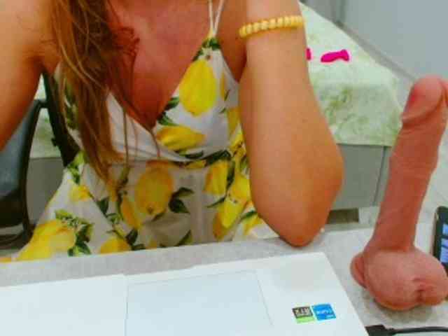 JuicyGloss webcam