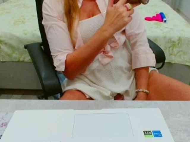 JuicyGloss webcam