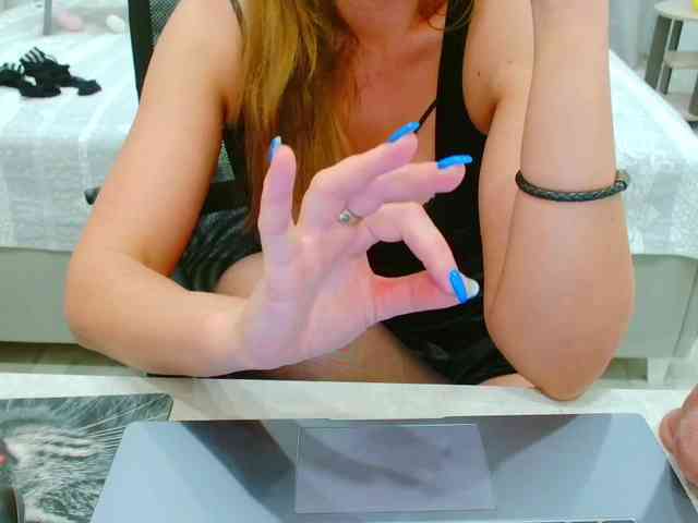 JuicyGloss webcam