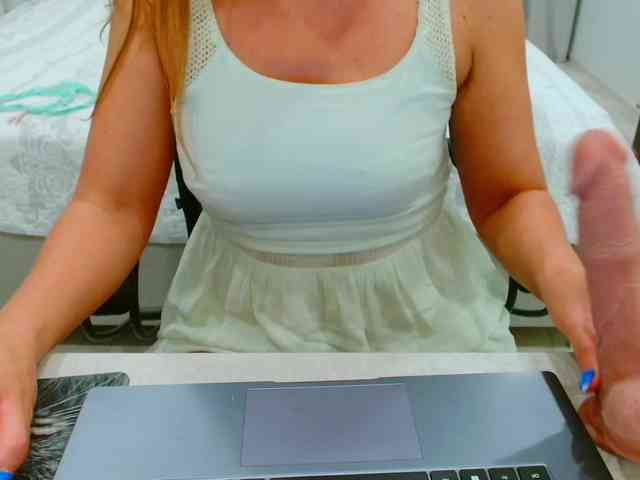 JuicyGloss webcam