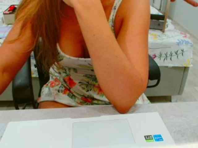 JuicyGloss webcam