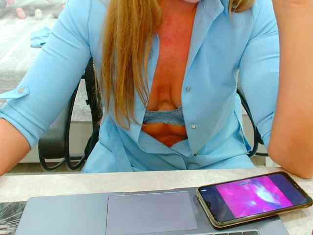 JuicyGloss webcam