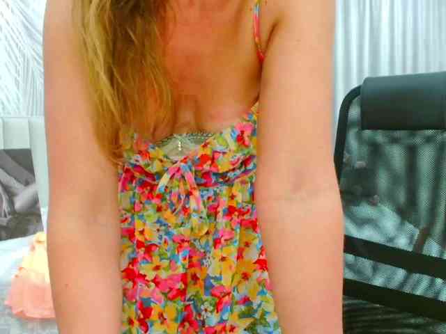 JuicyGloss webcam