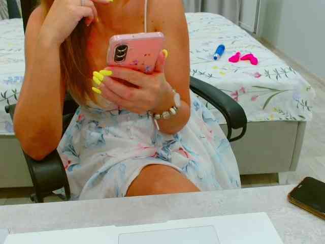 JuicyGloss webcam