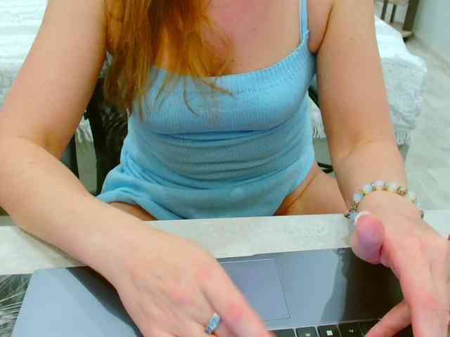 JuicyGloss webcam