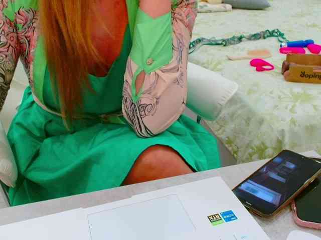 JuicyGloss webcam
