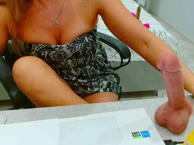 JuicyGloss webcam