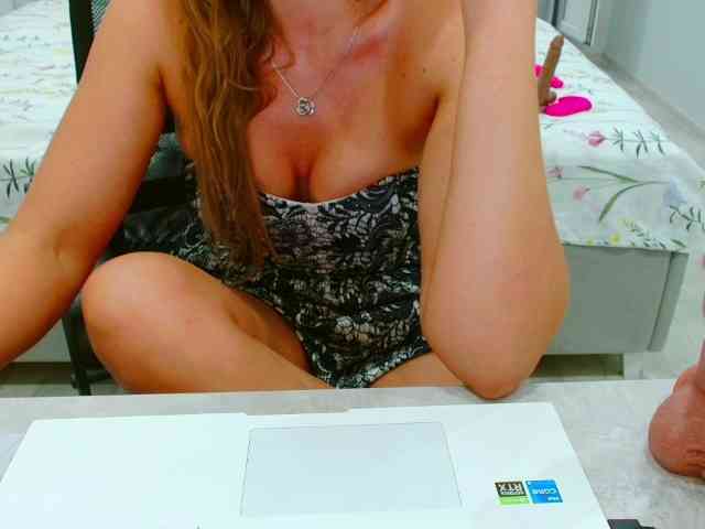JuicyGloss webcam