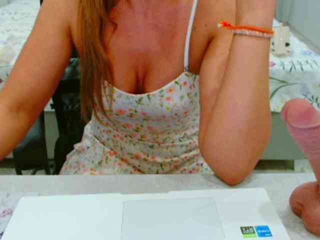 JuicyGloss webcam