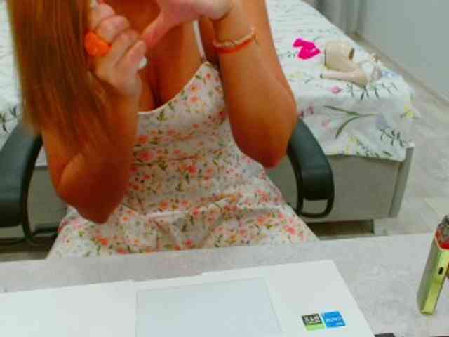 JuicyGloss webcam