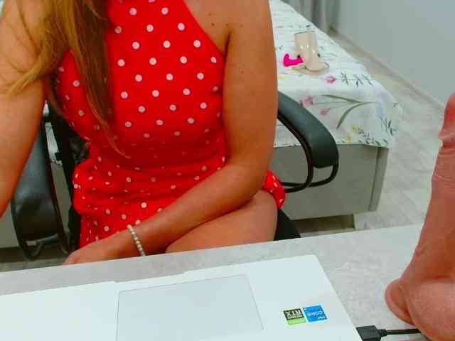 JuicyGloss webcam