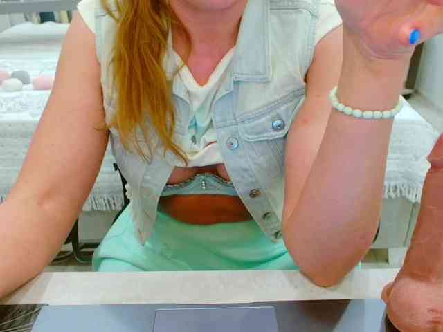 JuicyGloss webcam