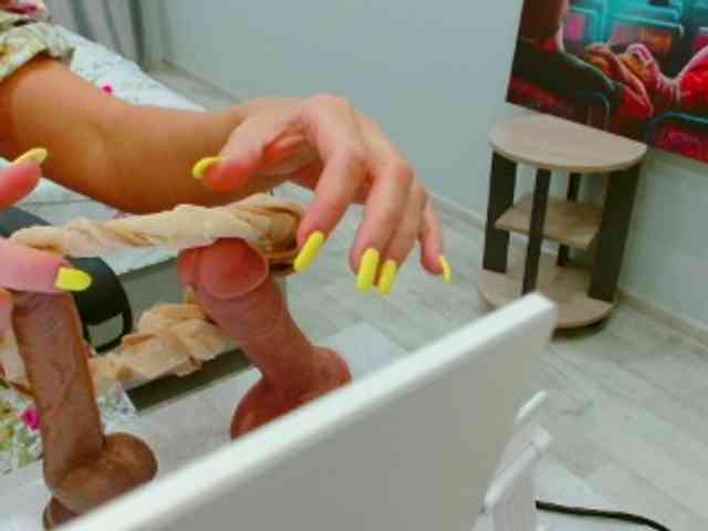 JuicyGloss webcam