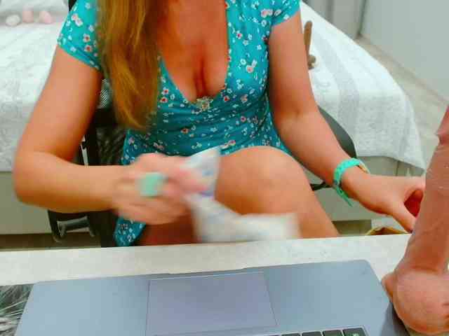 JuicyGloss webcam