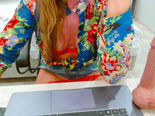 JuicyGloss webcam