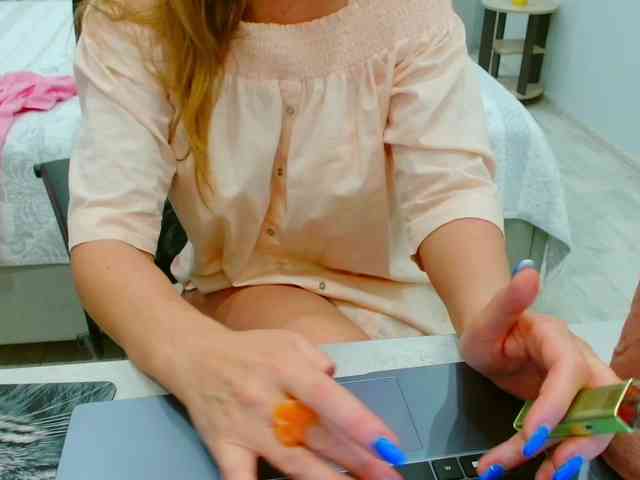 JuicyGloss webcam
