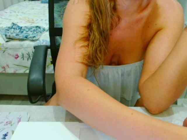 JuicyGloss webcam