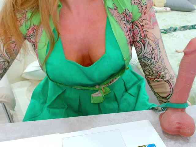 JuicyGloss webcam