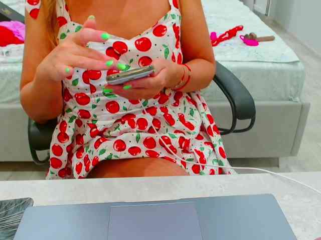 JuicyGloss webcam