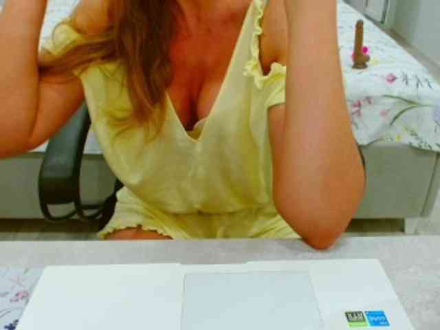 JuicyGloss webcam