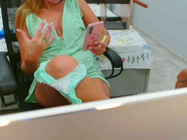 JuicyGloss webcam