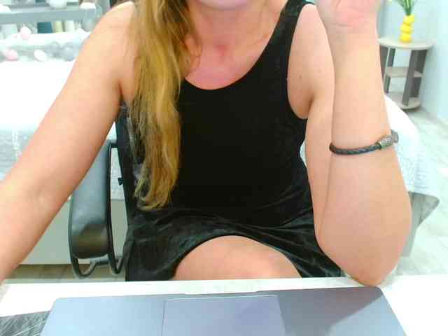 JuicyGloss webcam
