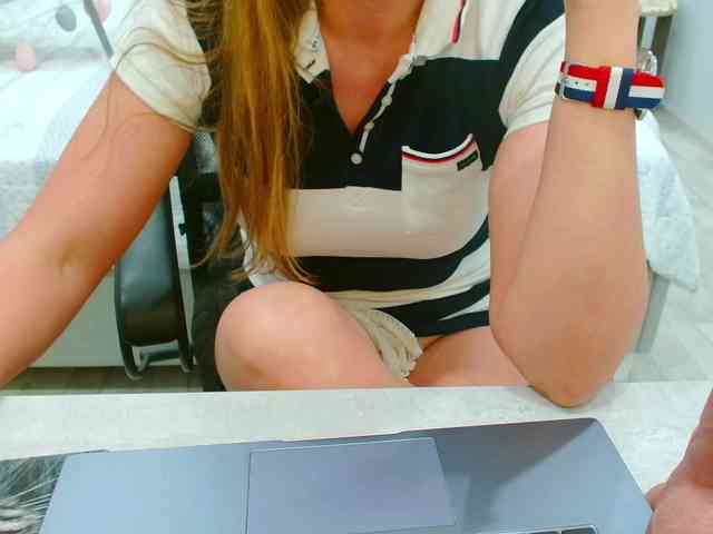 JuicyGloss webcam