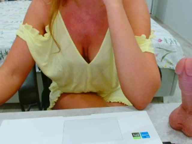 JuicyGloss webcam