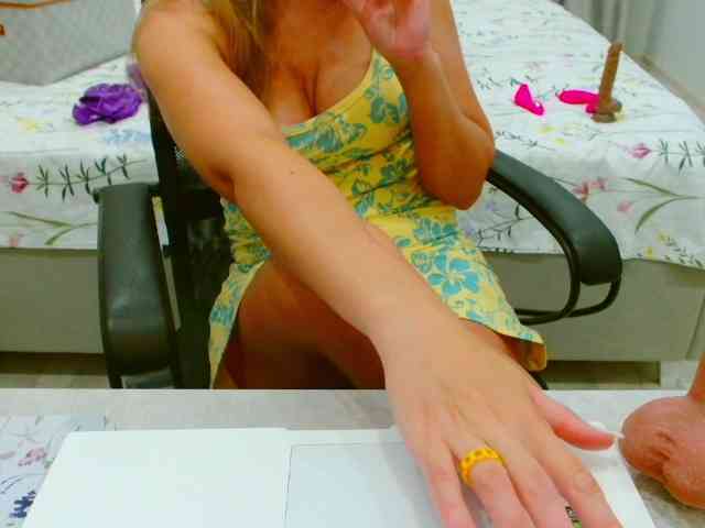 JuicyGloss webcam