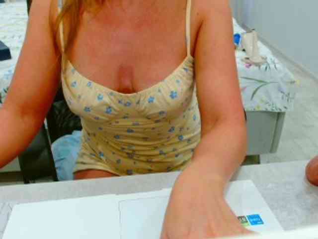 JuicyGloss webcam