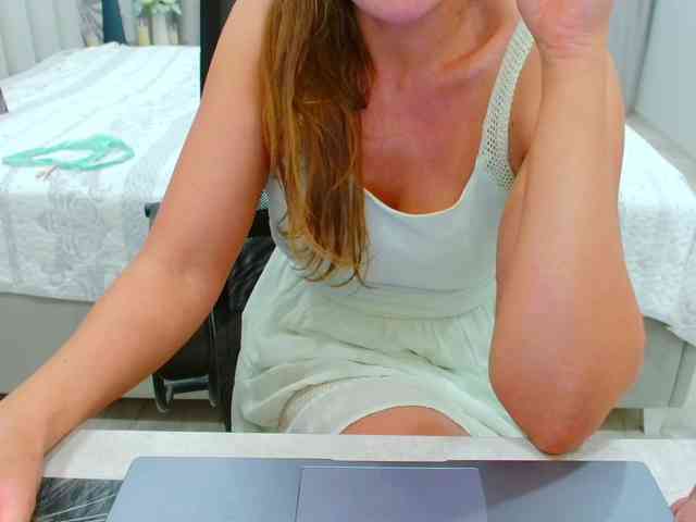 JuicyGloss webcam