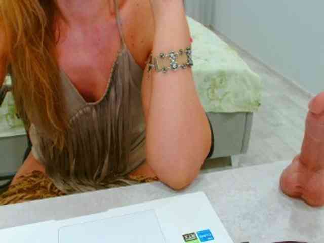 JuicyGloss webcam