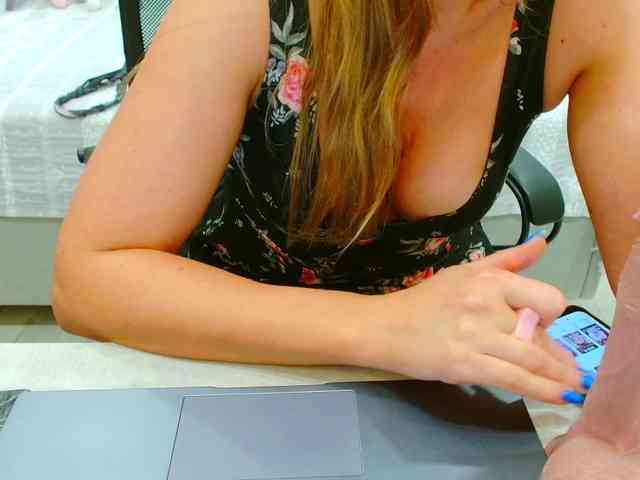 JuicyGloss webcam