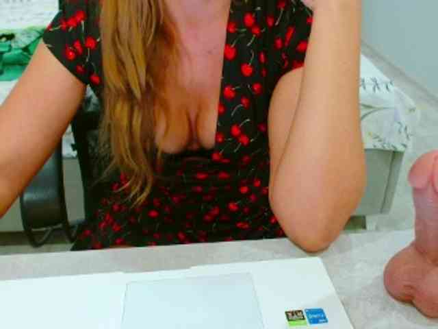 JuicyGloss webcam