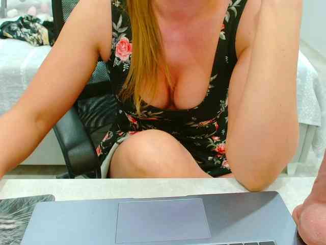 JuicyGloss webcam